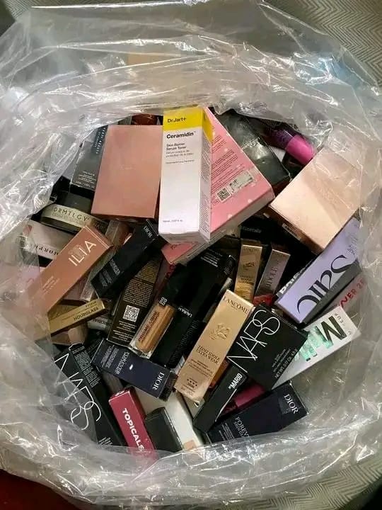 Buy Authentic Makeup & Cosmetic Pallet