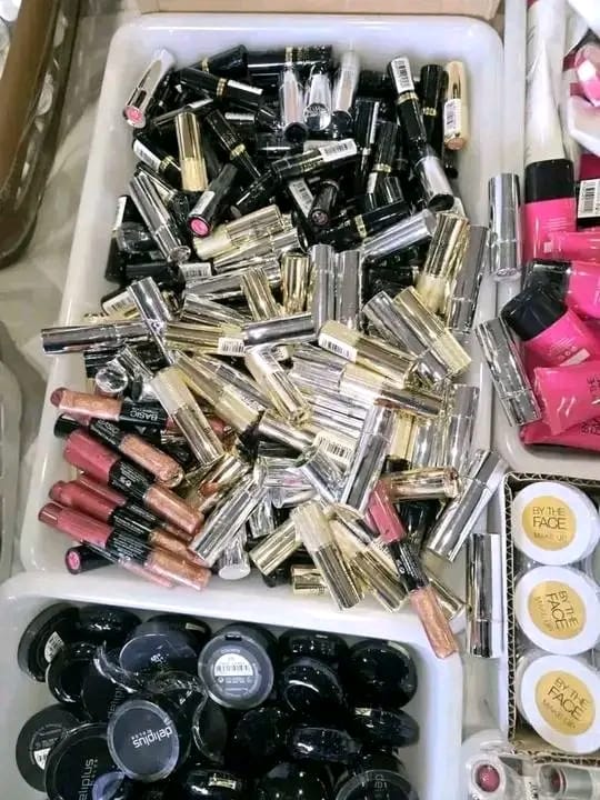 Buy Authentic Makeup & Cosmetic Pallet