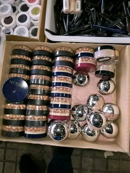 Buy Authentic Makeup & Cosmetic Pallet