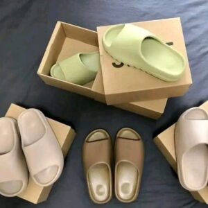 Buy Mixed Yeezy Slides Pallet