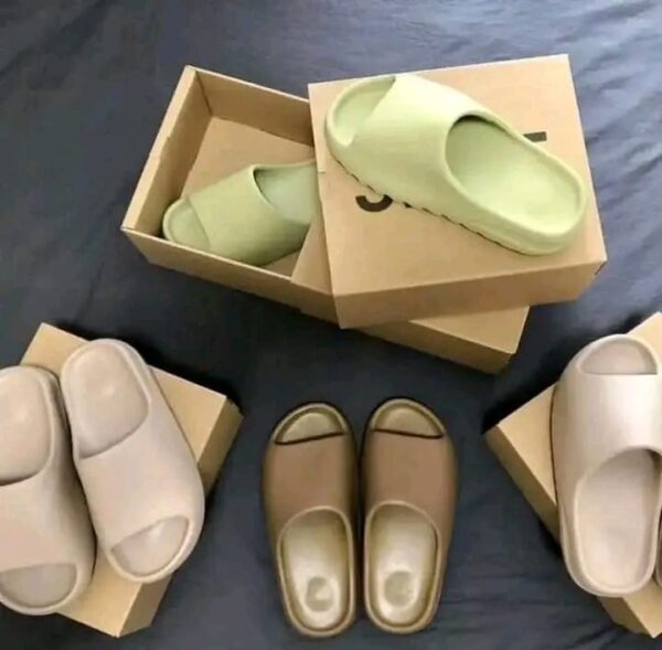 Buy Mixed Yeezy Slides Pallet