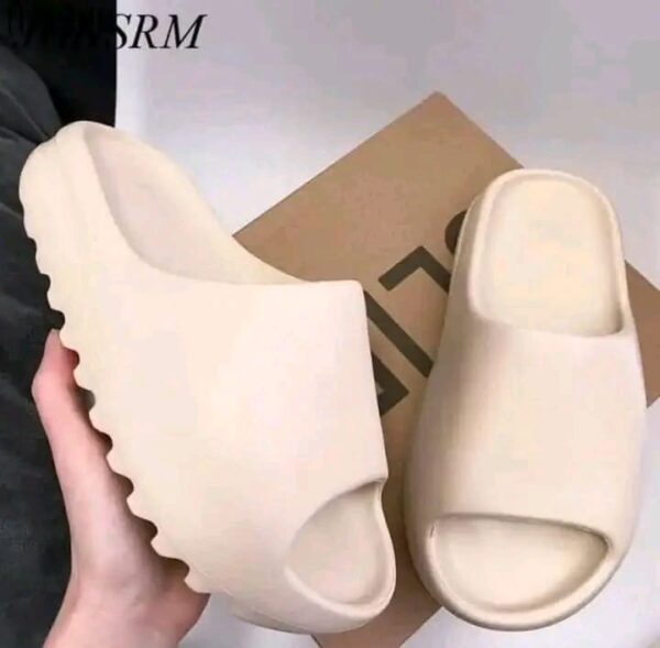 Buy Mixed Yeezy Slides Pallet