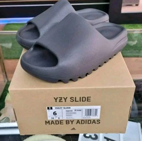 Buy Mixed Yeezy Slides Pallet