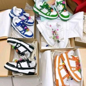 Buy a branded sneakers pallet