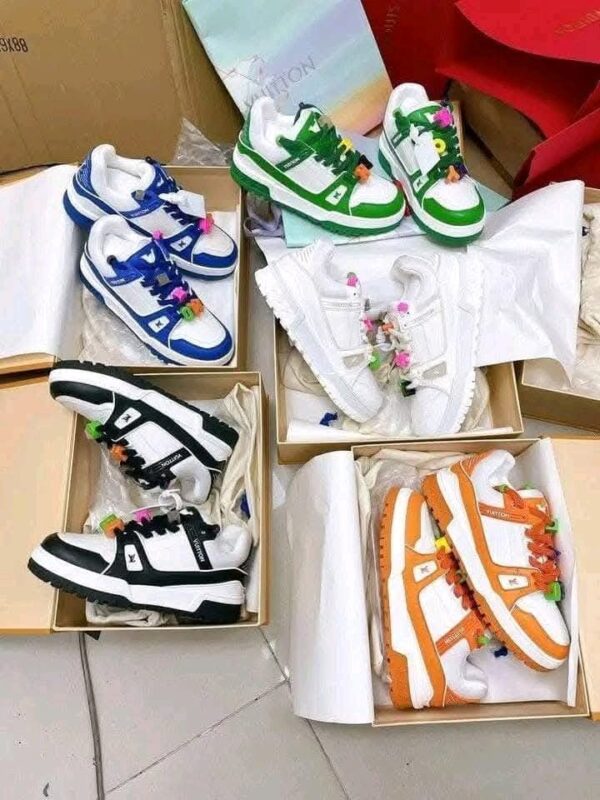 Buy a branded sneakers pallet