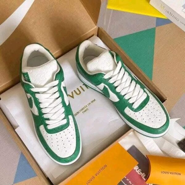 Buy a branded sneakers pallet