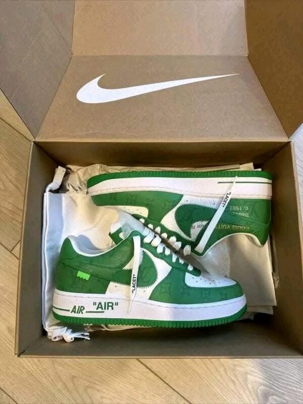 Buy a branded sneakers pallet