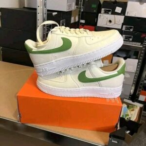 Buy a branded sneakers pallet