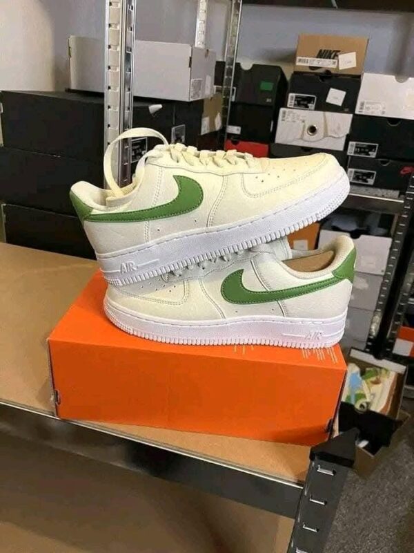 Buy a branded sneakers pallet