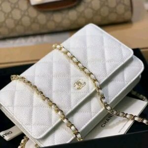 High-End Women’s Handbags Liquidation Pallets – 200 Pieces for $800 | Mini Pallet 100 Pieces for $400 - Image 7